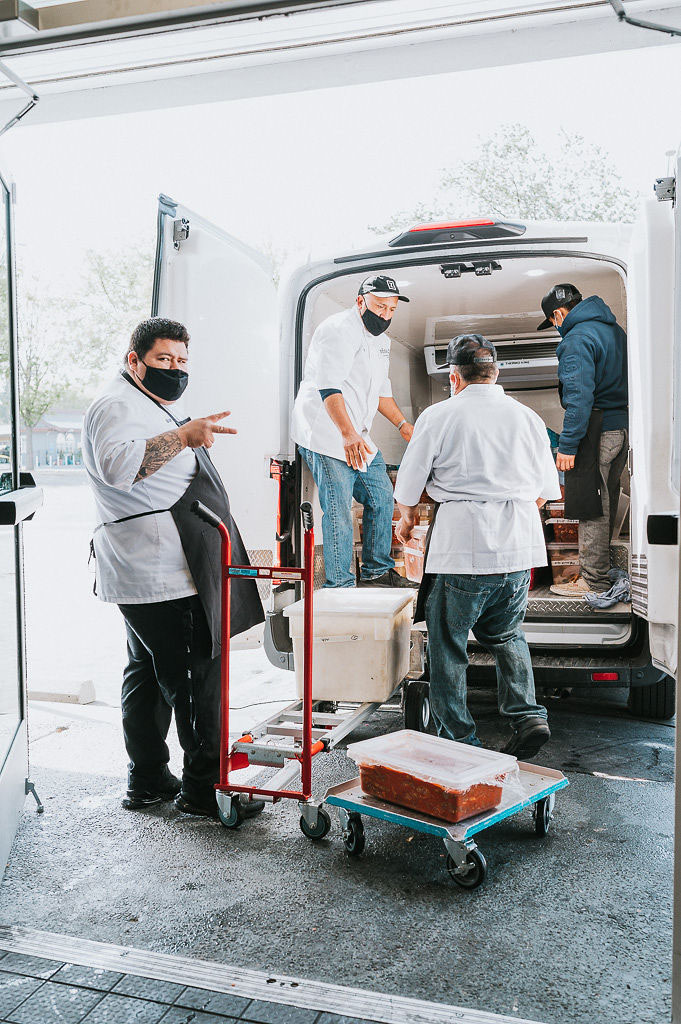 Zócalo staff loading food into a van